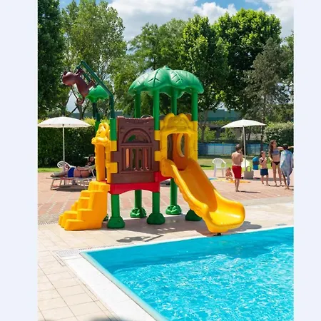 Mobilehome Orione Fuer 5 Personen בית נופש צ'סנטיקו